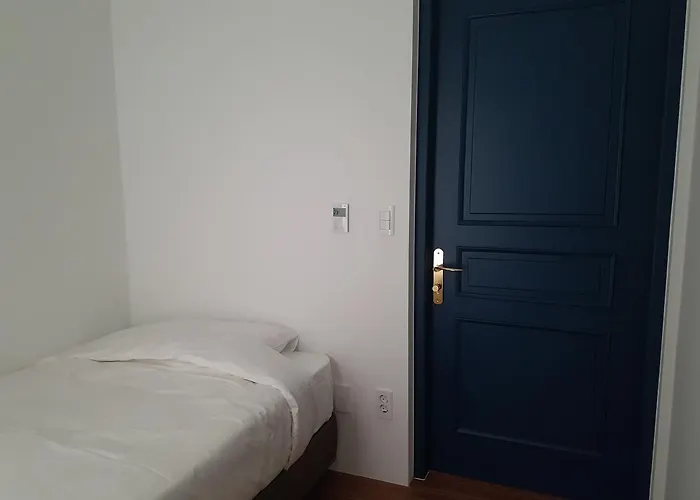 Single Single Hostel